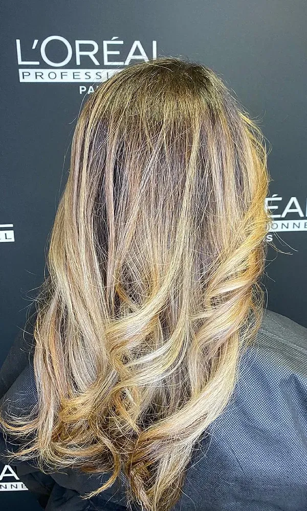 balayages, mèches cheveux bouclés blondwebp